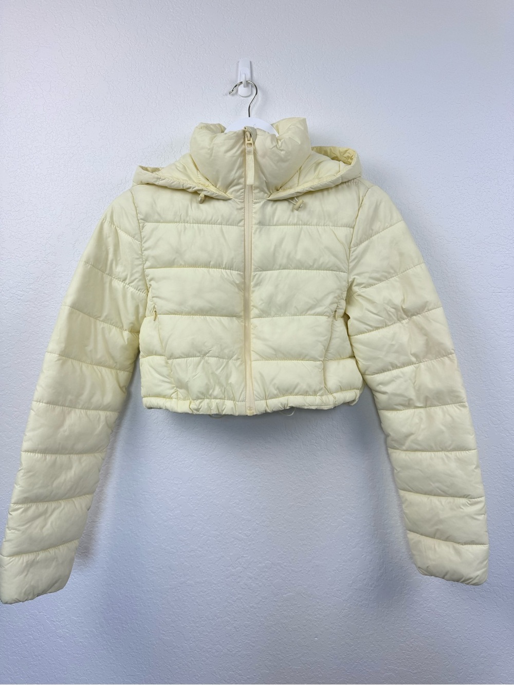 Zara Cropped Hooded Puffer Jacket in Pale Yellow